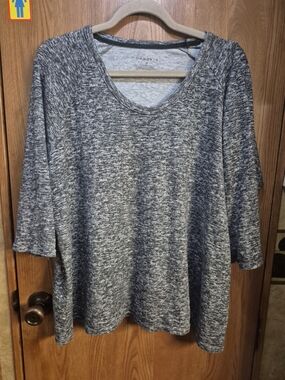 Danskin Gray Marled V-Neck Long Sleeve Top